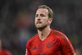 拜仁旧将：凯恩像状态危机了，他现在射门前会想“希望这次能进”