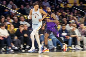 中超直播-帕克：文班最终能和乔詹佛同一级别 他唯一要做的就是夺冠