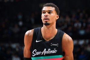 鲸鱼体育-听教练的话！米奇：不管首发还是替补 文班都接受我们的安排