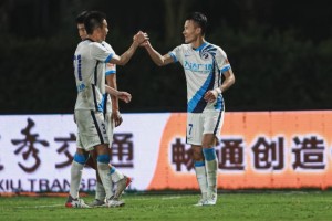 NBA直播-【中超】林良铭传射阎相闯破门 广州城0比3大连人