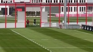 鲸鱼直播-何时复出？诺伊尔今日在拜仁基地进行单独训练