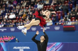 低调看球-开场摔倒后稳住，隋文静/韩聪短节目排名第6晋级